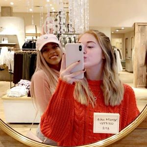 Meet your Posher, Brooke